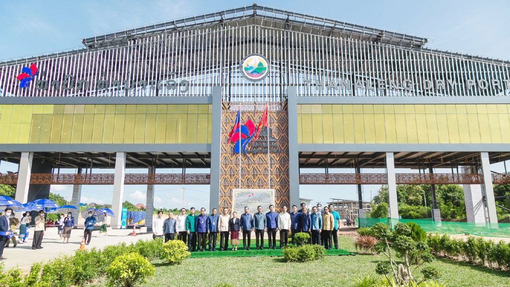 ท่าบกด่านสากลลาว-จีน