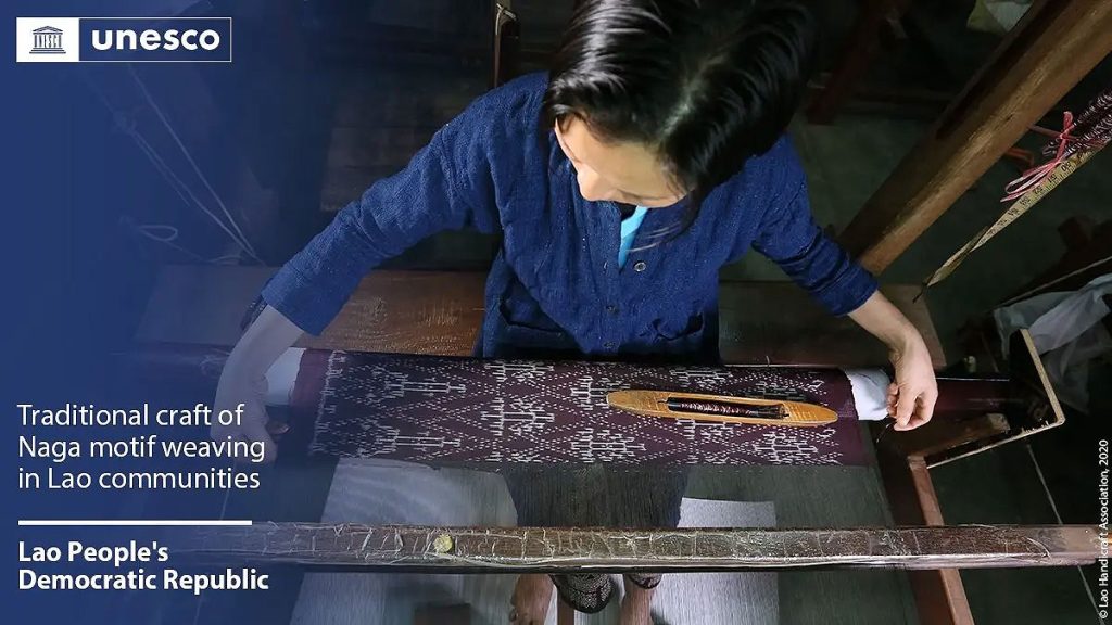Naga Motif ลายนาค ผ้าทอลายพื้นเมือง การทอหัตถกรรมลาว ของประเทศลาว