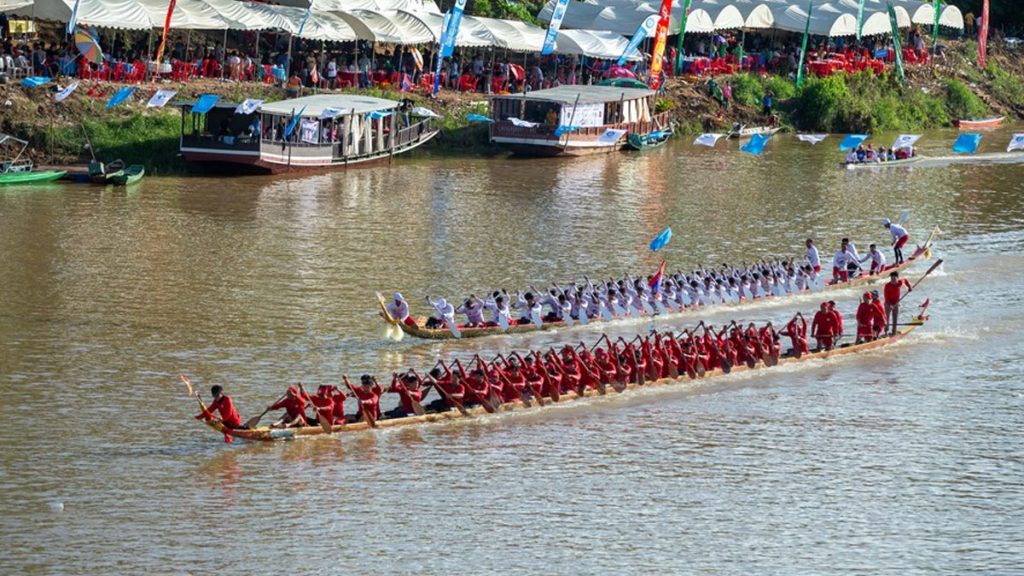 เทศกาลแข่งเรือที่หลวงพระบาง