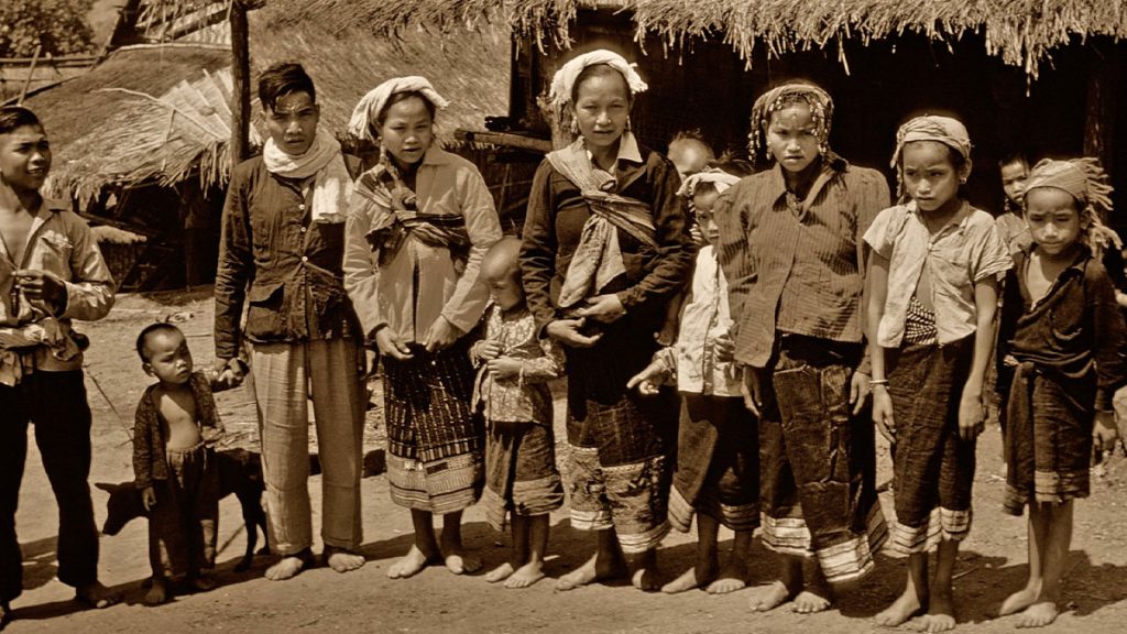 ชนเผ่าขมุ ลาว ปี 2500 Khmu' villagers all dressed up ,Laos ,1957