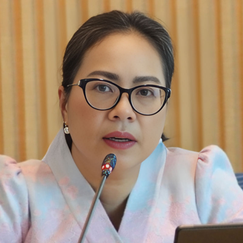 นาง บุนคํา วอละจิด รมว. กระทรวงทรัพยากรธรรมชาติ และสิ่งแวดล้อม แห่ง สปป. ลาว