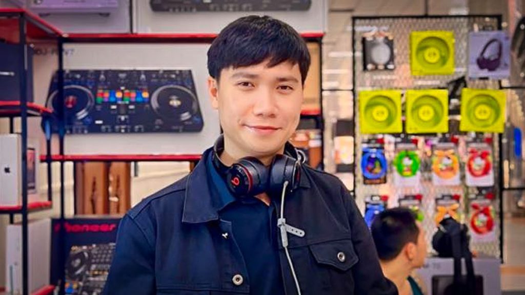 Johndavy Phoudthalaksa (Alex Johndavy)